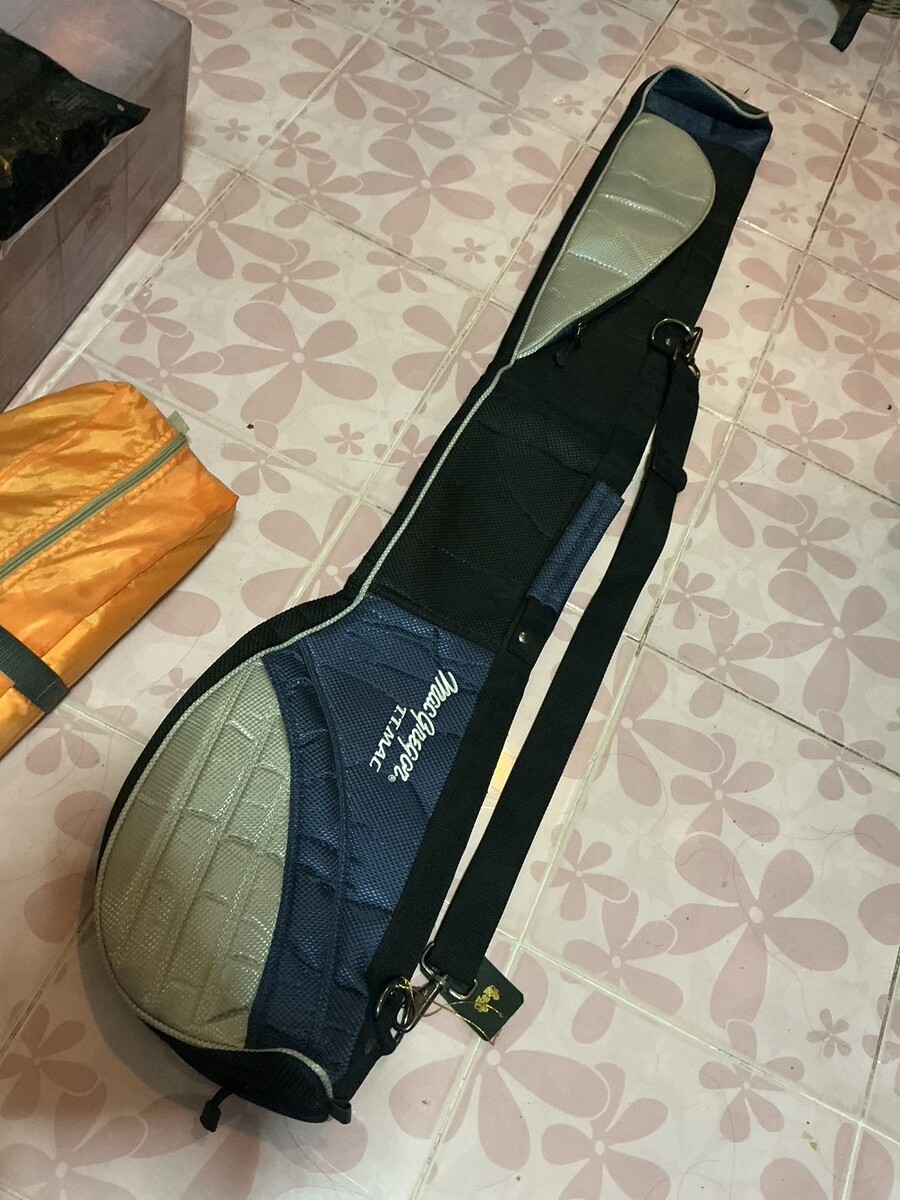 กระเป๋าทรงยาว สะพายข้าง (Club Case) ของแบรนด์ MacGregor   