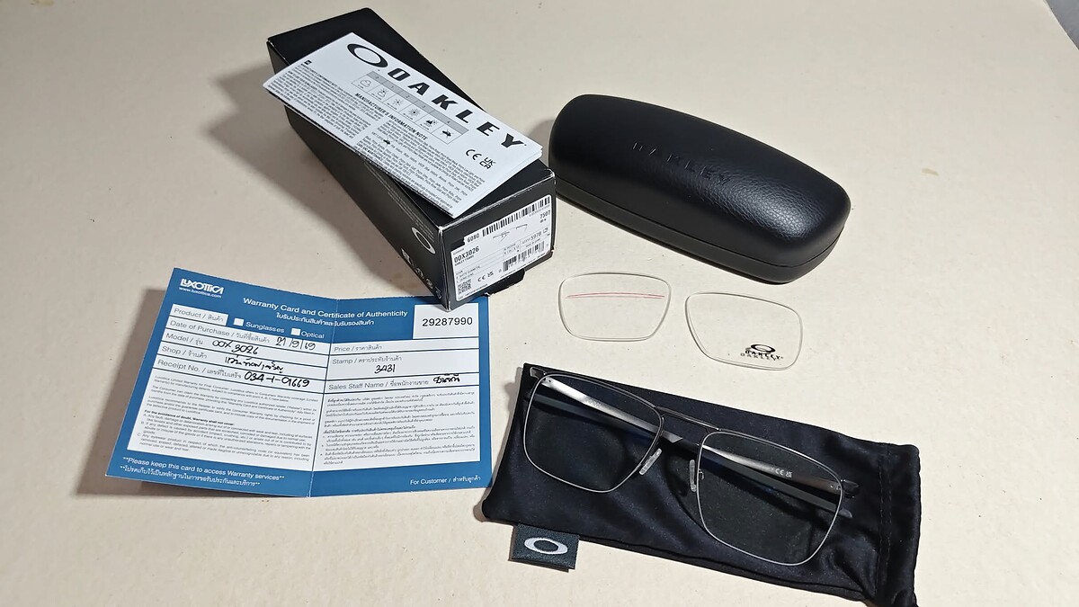 แว่นสายตา ประเภทครึ่งกรอบ Oakley VOON + เลนส์สายตายาว +1.50 